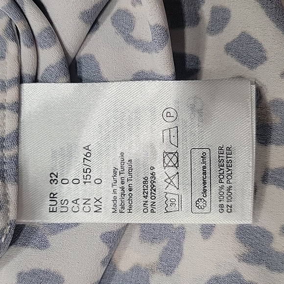 H&M, Size 0, Leopard Print, Long Sleeve, Tie Neck Blouse.  Excellent Condition - Picture 10 of 12